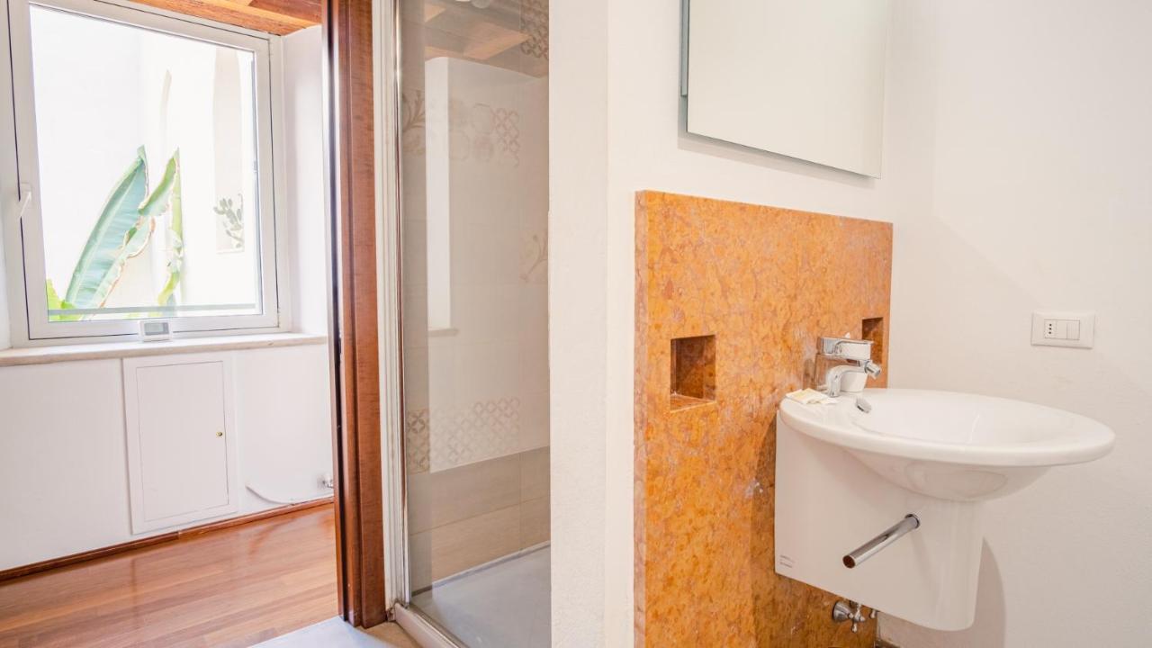 Residenza Corte Carnesali - Italian Homing เวโรนา ภายนอก รูปภาพ
