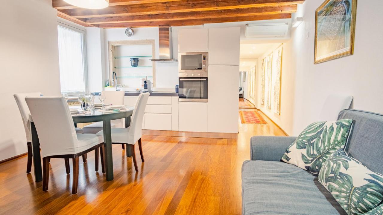 Residenza Corte Carnesali - Italian Homing เวโรนา ภายนอก รูปภาพ