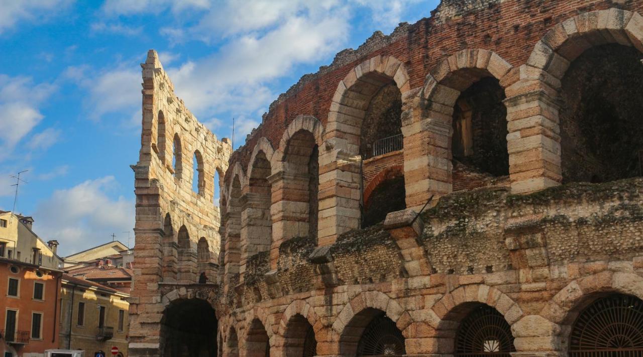 Residenza Corte Carnesali - Italian Homing เวโรนา ภายนอก รูปภาพ