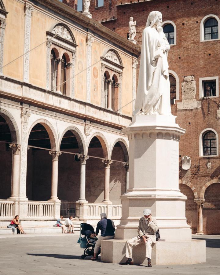 Residenza Corte Carnesali - Italian Homing เวโรนา ภายนอก รูปภาพ